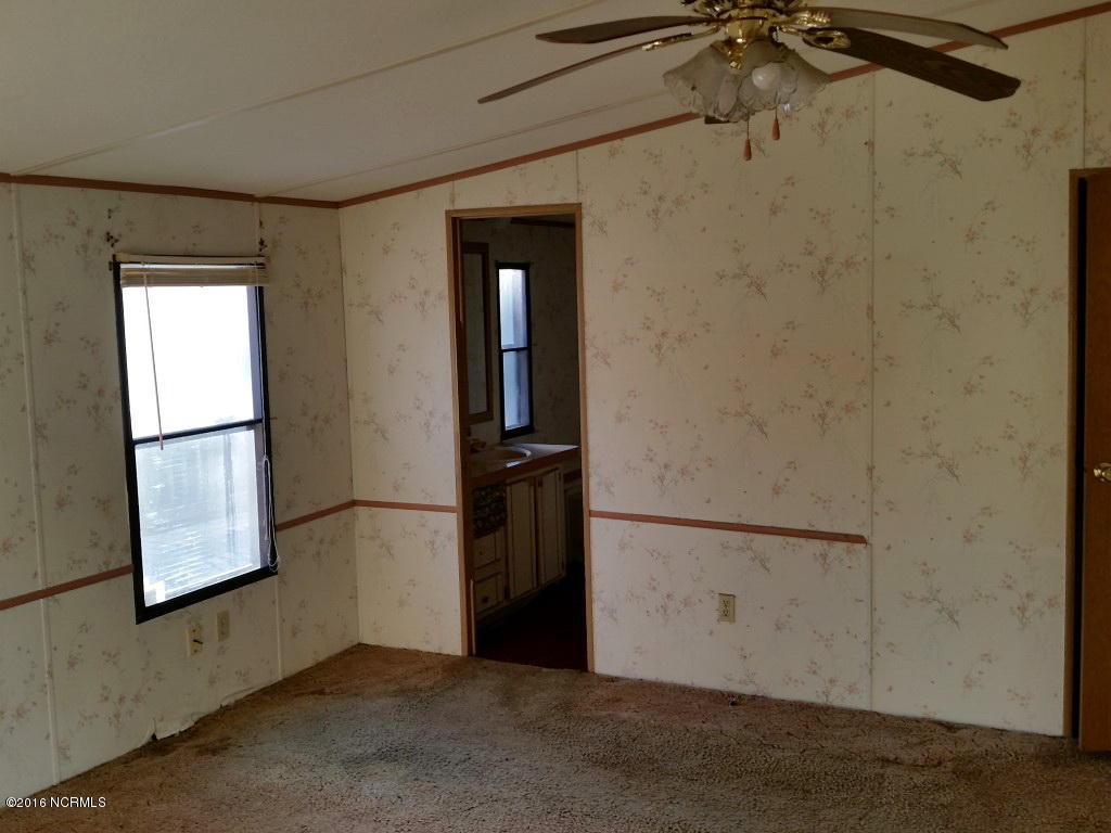 2444 McCaskey Road Williamston, NC 27892 - Photo 15 of 27 31 MASTER BEDROOM