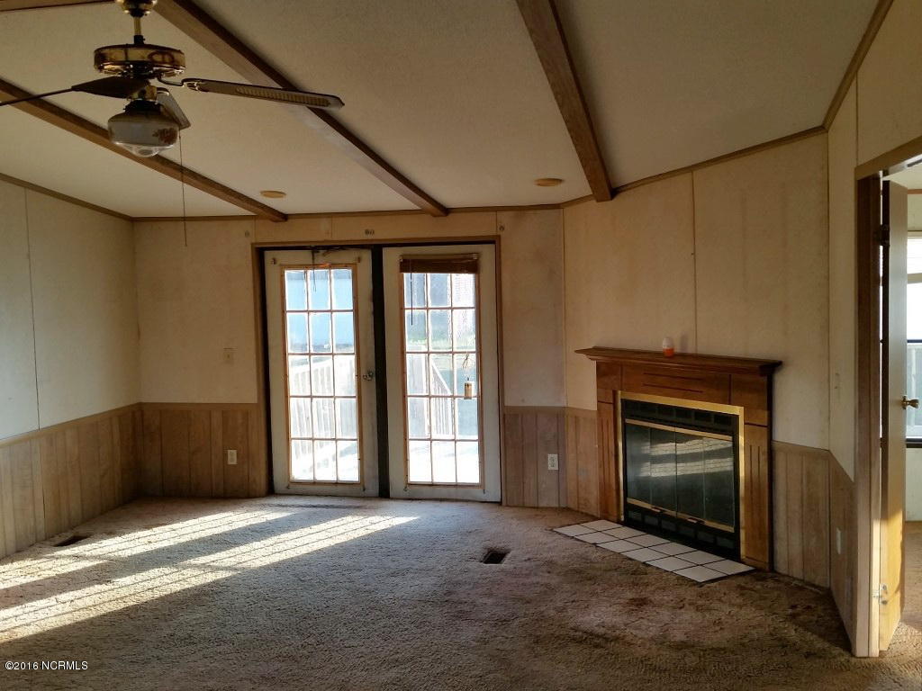 2444 McCaskey Road Williamston, NC 27892 - Photo 6 of 27 21 LIVING ROOM