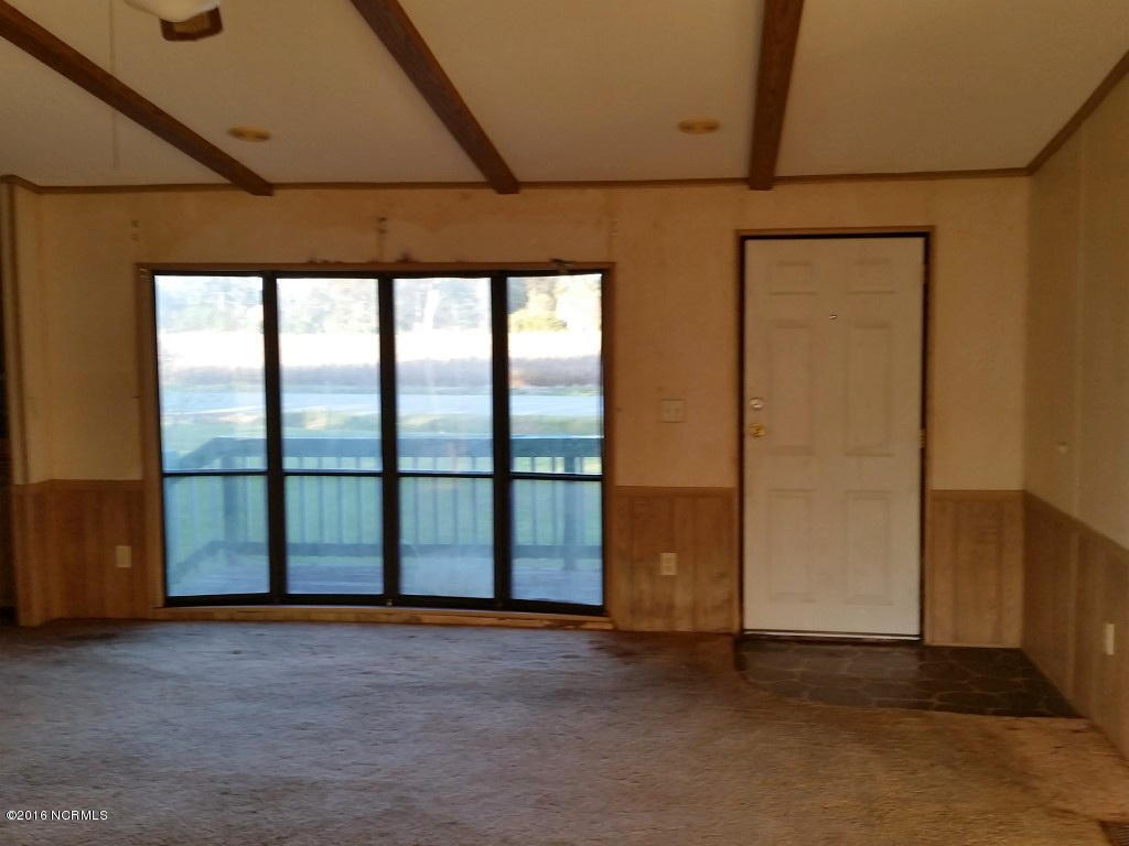 2444 McCaskey Road Williamston, NC 27892 - Photo 7 of 27 21 LIVING ROOM