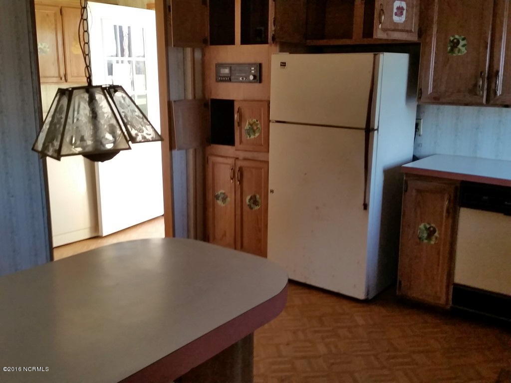 2444 McCaskey Road Williamston, NC 27892 - Photo 10 of 27 24 KITCHEN