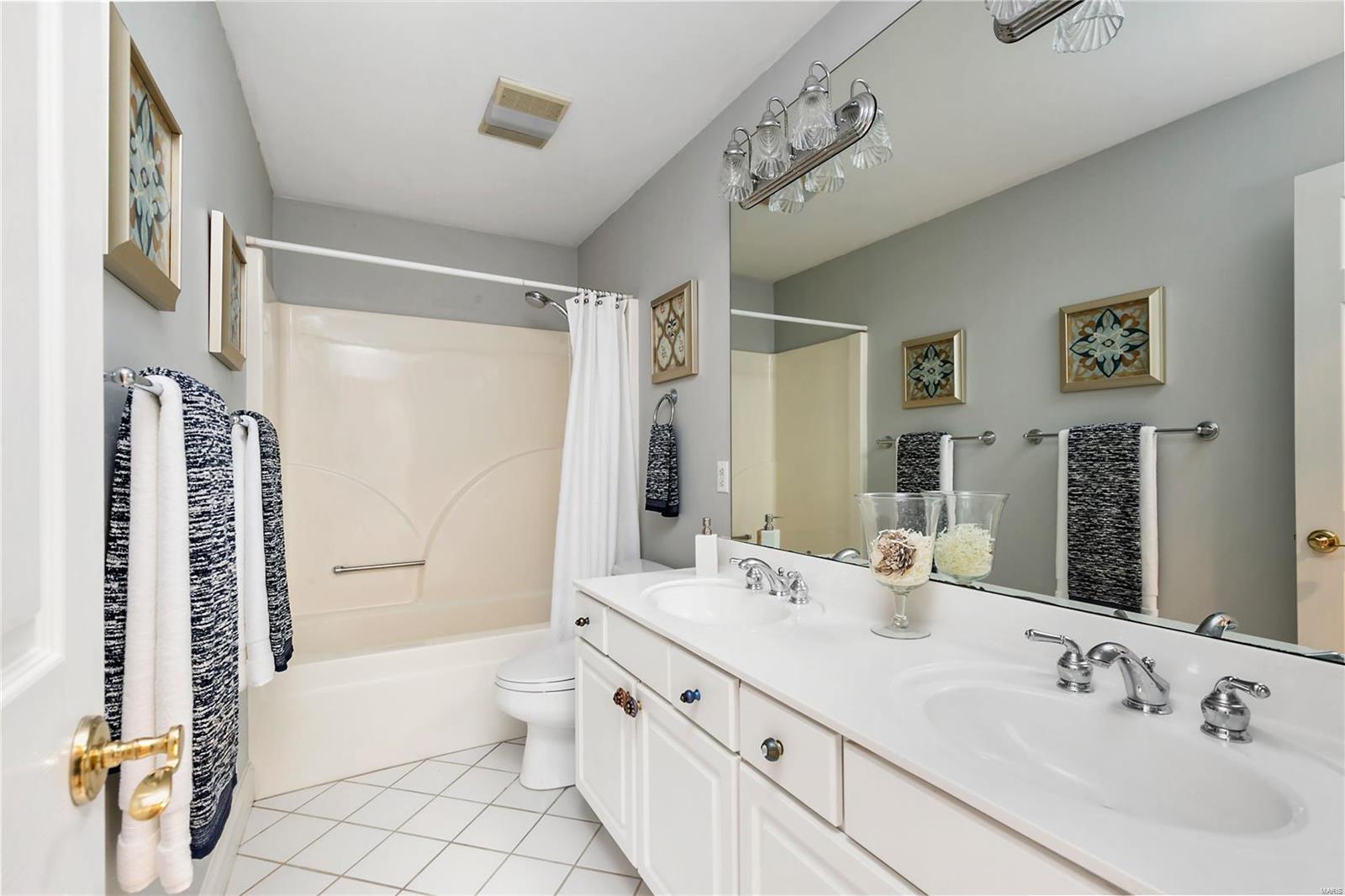 9033 Clayton Road Ladue, MO 63124 - Photo 20 of 31 Gallery Image 20