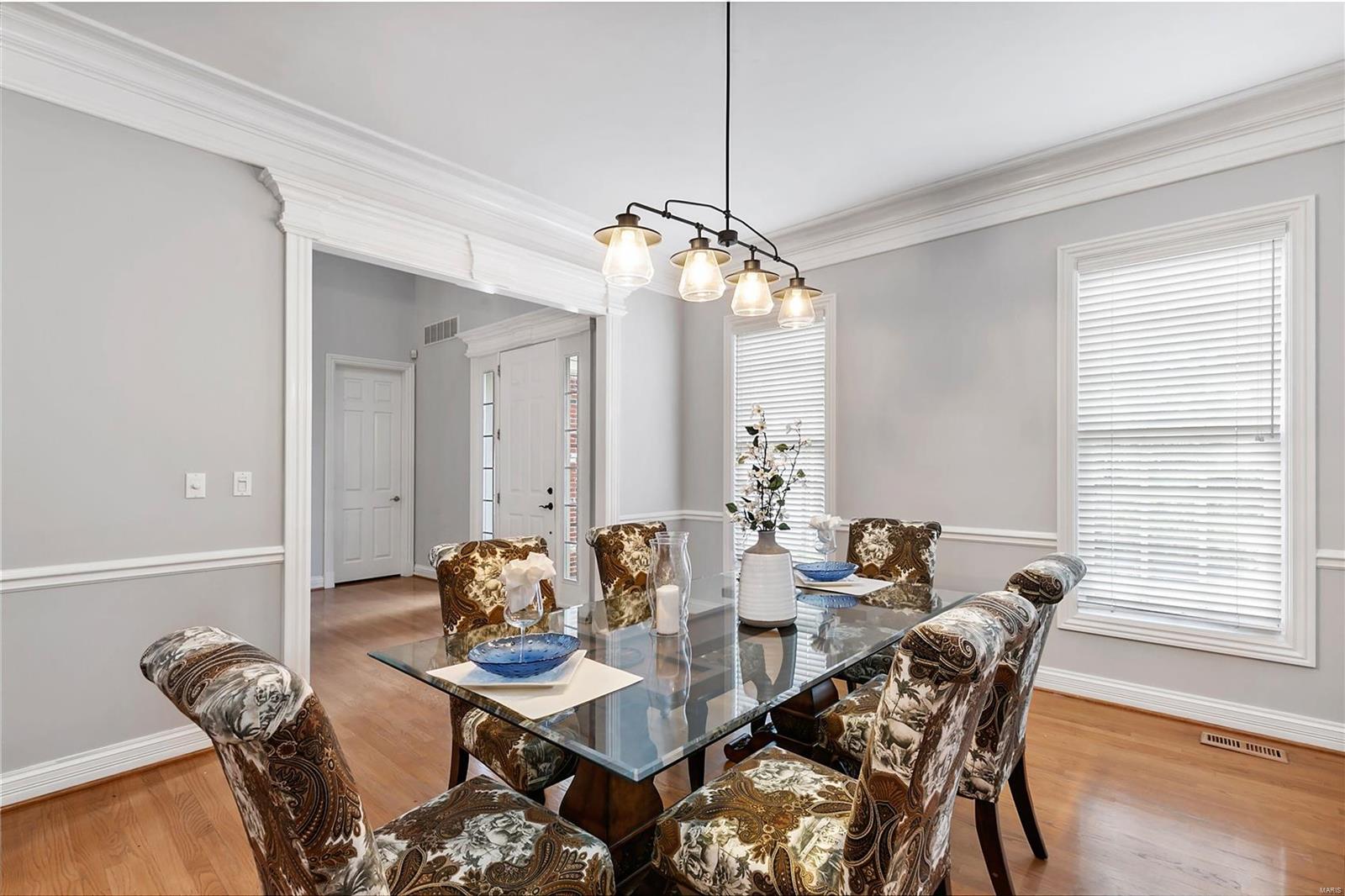 9033 Clayton Road Ladue, MO 63124 - Photo 3 of 31 Gallery Image 3