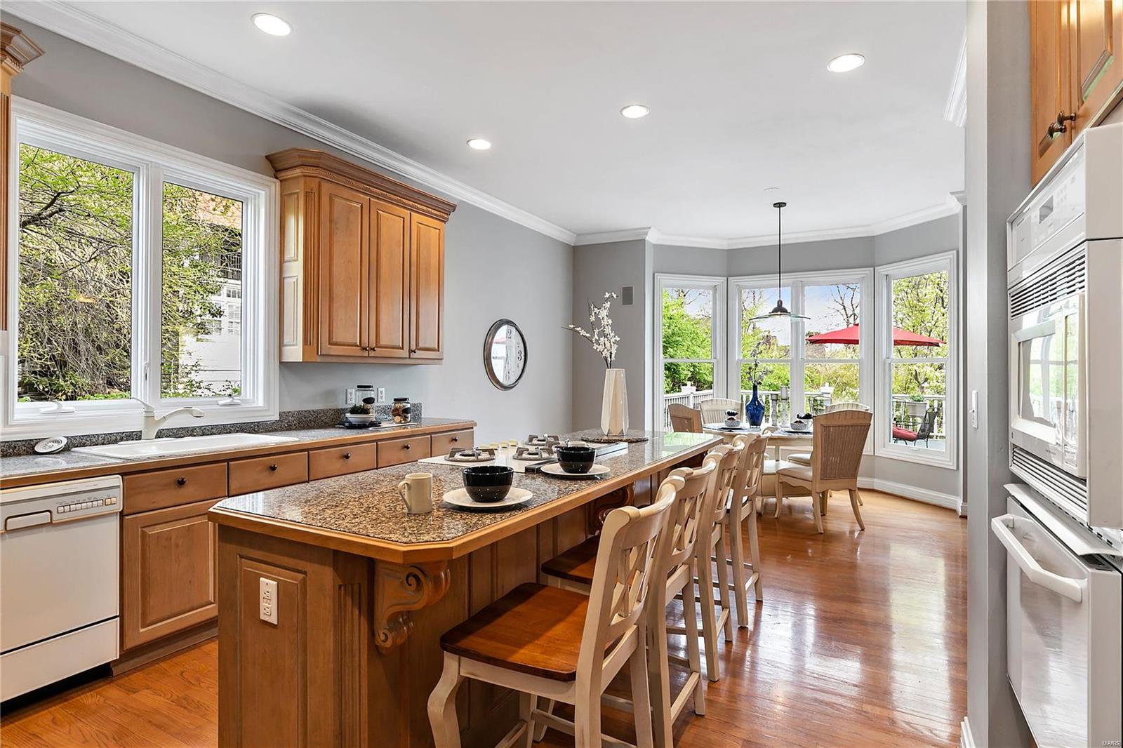 9033 Clayton Road Ladue, MO 63124 - Photo 7 of 31 Gallery Image 7