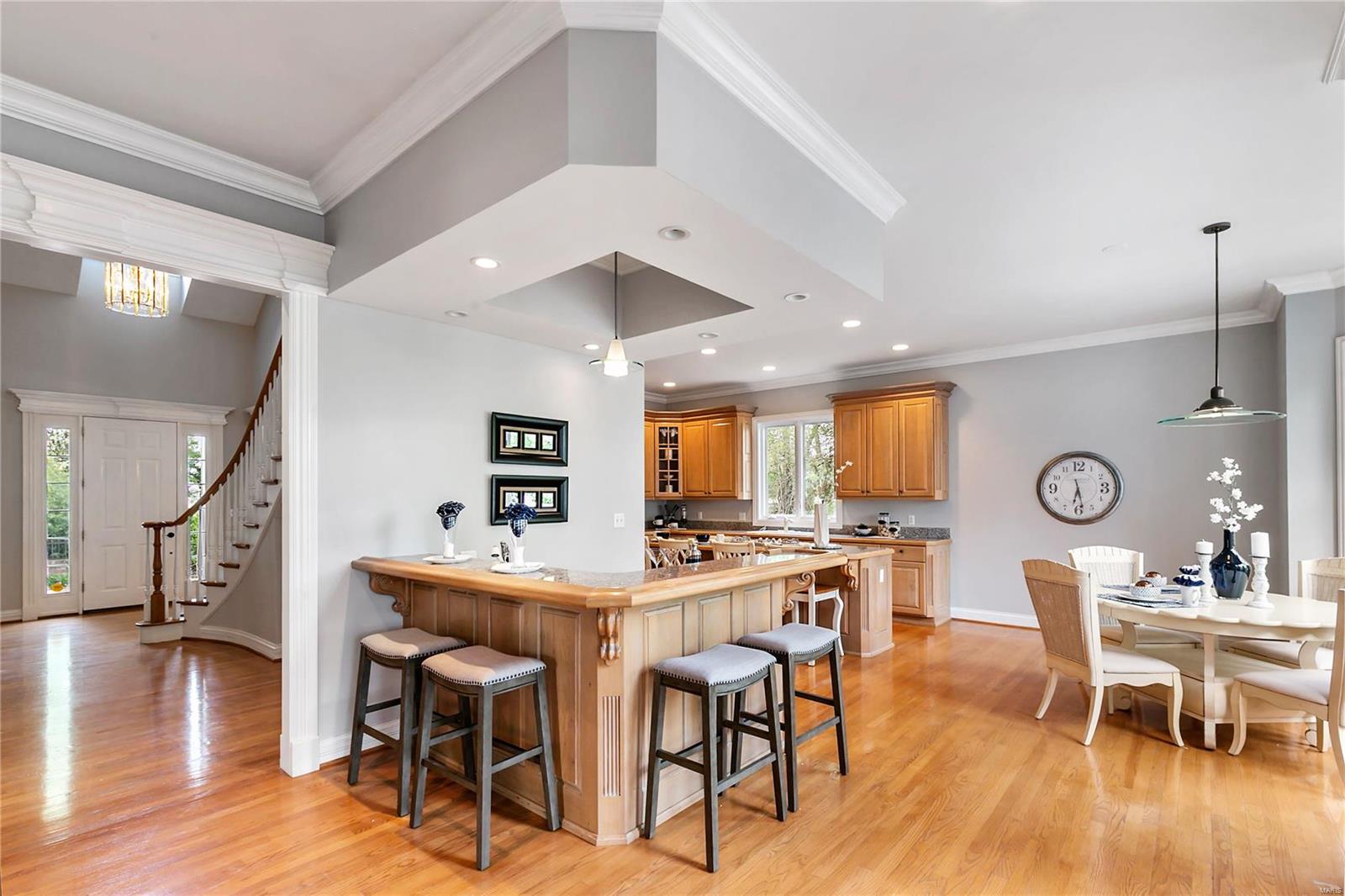 9033 Clayton Road Ladue, MO 63124 - Photo 10 of 31 Gallery Image 10