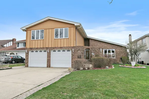 $599,999 | 1133 Thatcher Lane, Addison, IL 60101