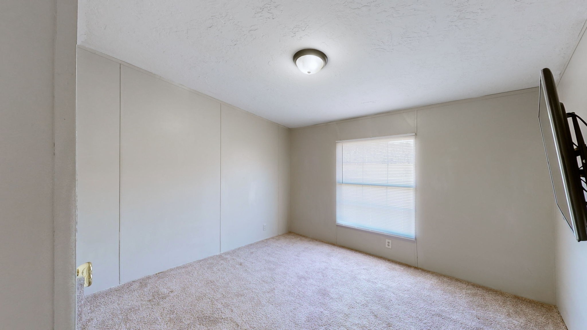 574 Benson Road Manchester, TN 37355 - Photo 18 of 41 an empty room with a window