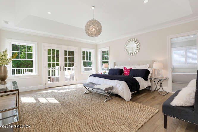 62 Lockwood Road Riverside, CT 06878 - Photo 8 of 18 a spacious bedroom with a bed and a large window