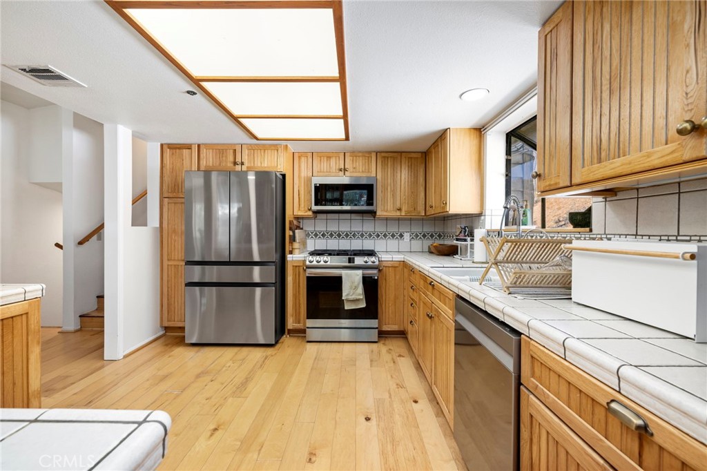 35607 Red Rover Mine Road Acton, CA 93510 - Photo 11 of 42 a kitchen with a refrigerator sink and stove