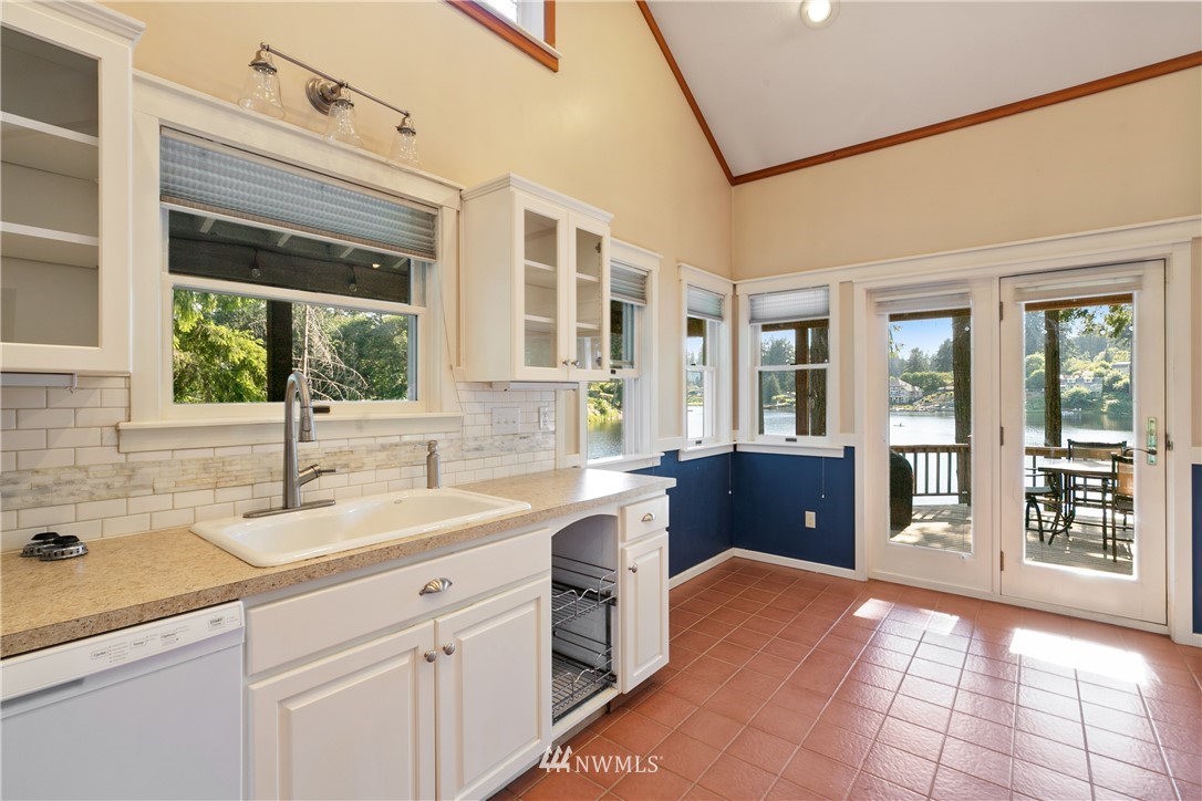4605 Rehklau Road Southeast Olympia, WA 98513 - Photo 10 of 40 Gallery Image 10