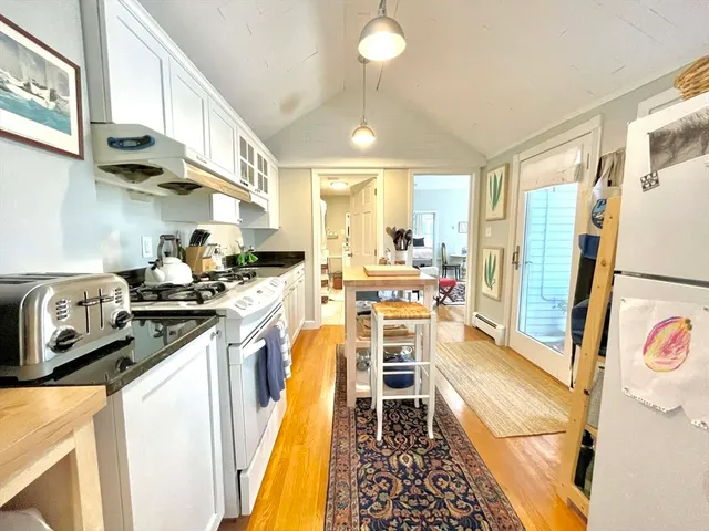 $3,400 | 89 Green Street, Unit 2, Boston, MA 02129