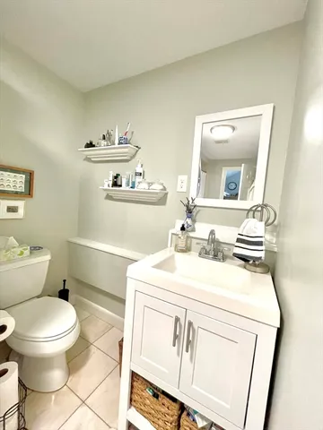 $3,400 | 89 Green Street, Unit 2, Boston, MA 02129