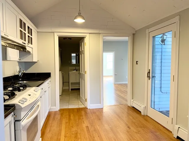 $3,400 | 89 Green Street, Unit 2, Boston, MA 02129