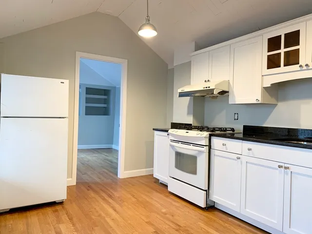 $3,400 | 89 Green Street, Unit 2, Boston, MA 02129