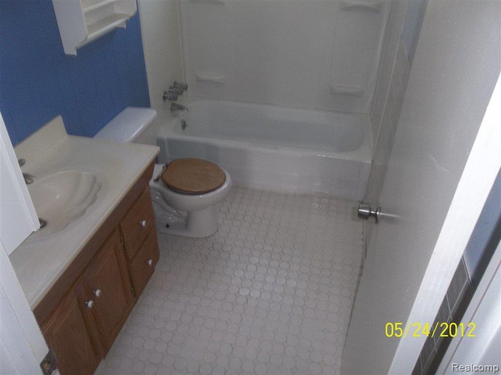 1955 Romeo Street Ferndale, MI 48220 - Photo 8 of 8 100_1904.JPG