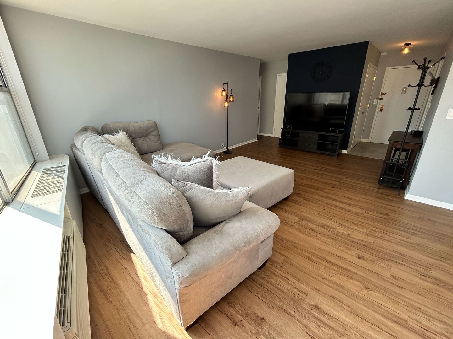 5757 North Sheridan Road, Unit 7D Chicago, IL 60660 - Photo 3 of 16