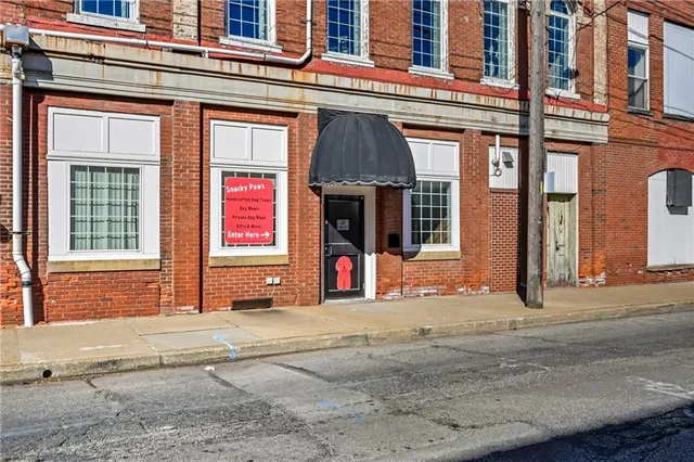 $1,300 | 123 East State Street, Sharon, PA 16146