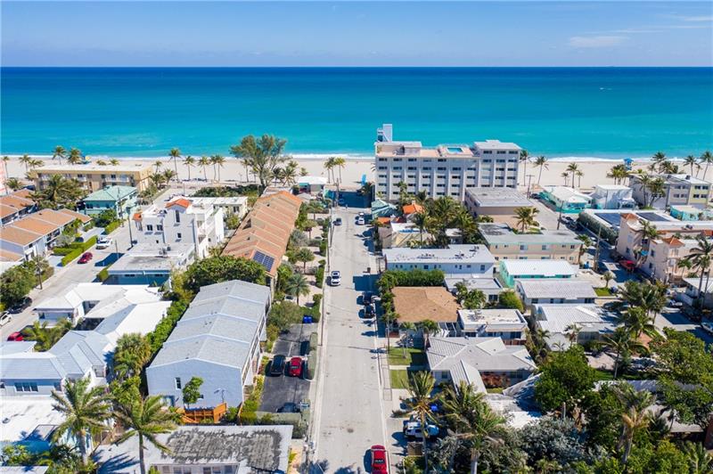Steps away to the famous Hollywood Beach Boardwalk!