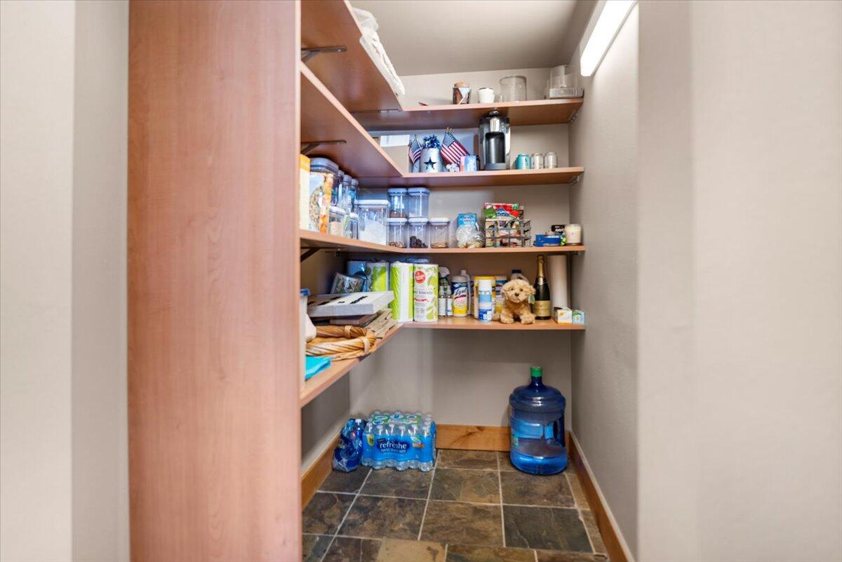 941 Southwest Vantage Point Way Bend, OR 97702 - Photo 29 of 52 23-Pantry