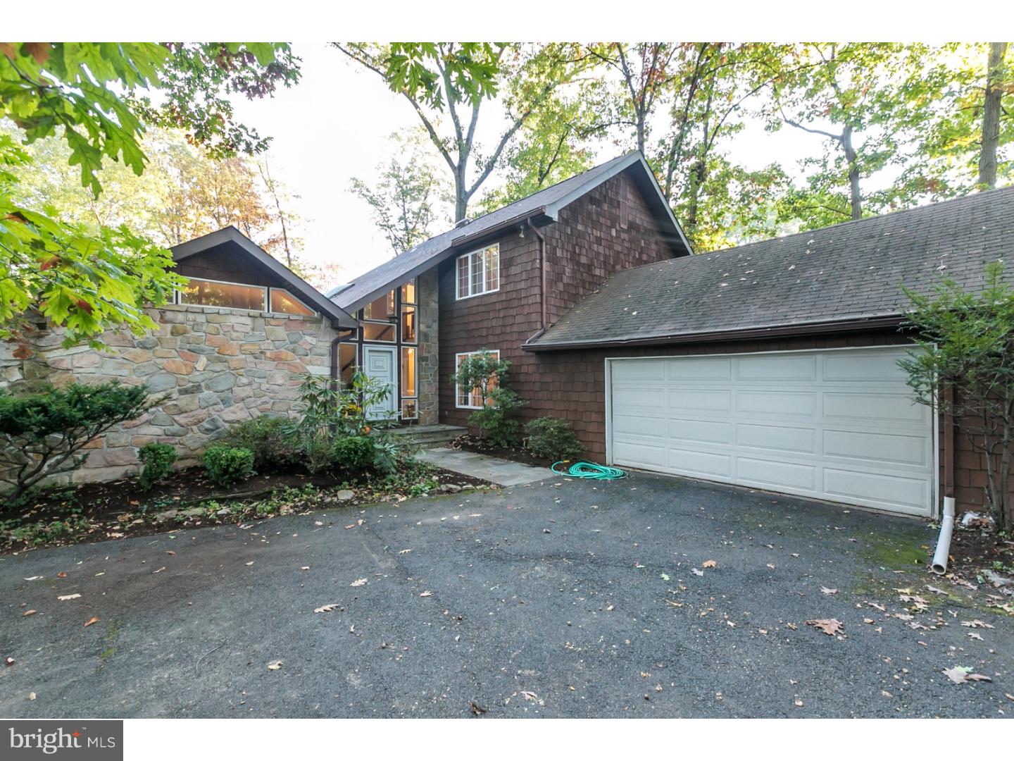 913 Crest Road Lansdale, PA 19446 - Photo 2 of 25 Gallery Image 2