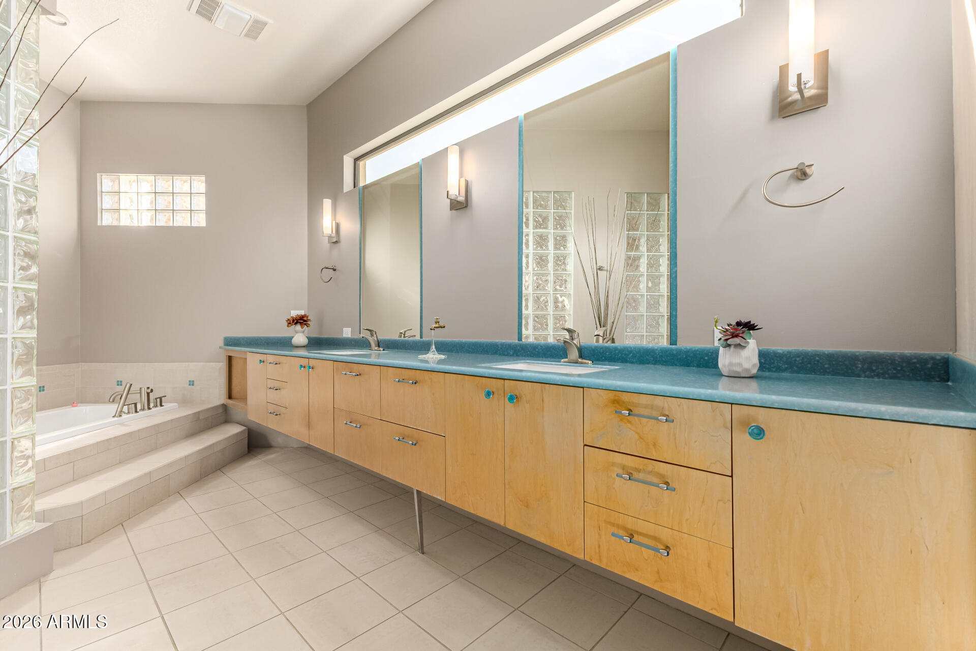 18567 East Paseo Verde Drive Rio Verde, AZ 85263 - Photo 21 of 47 a bathroom with a sink mirror and a bathtub