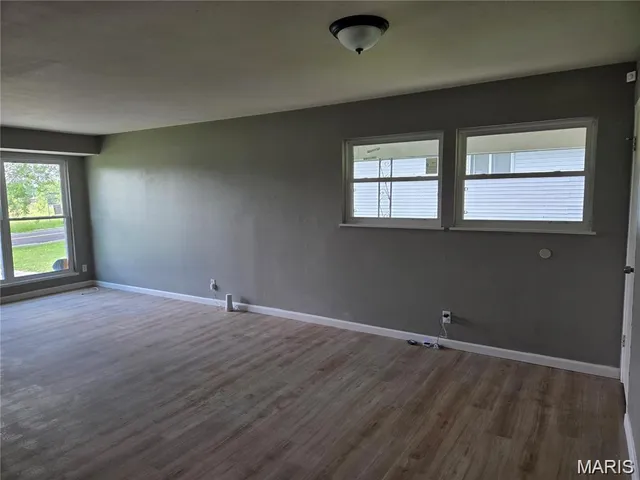 $1,300 | 10458 Spring Garden Drive, St. Louis, MO 63137