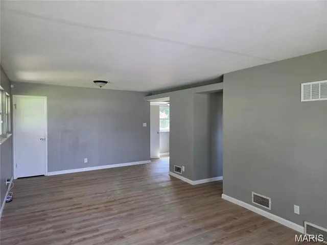 $1,300 | 10458 Spring Garden Drive, St. Louis, MO 63137