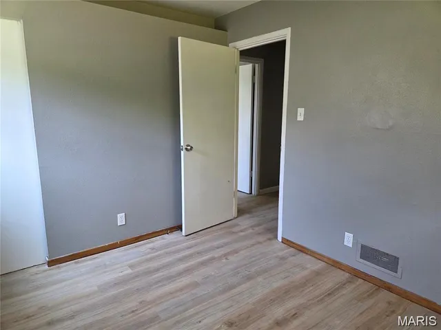 $1,300 | 10458 Spring Garden Drive, St. Louis, MO 63137