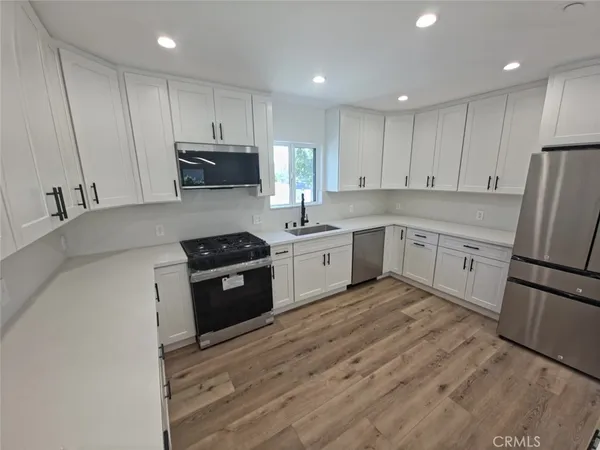$4,300 | 7333 Vanalden Avenue, Reseda, CA 91335