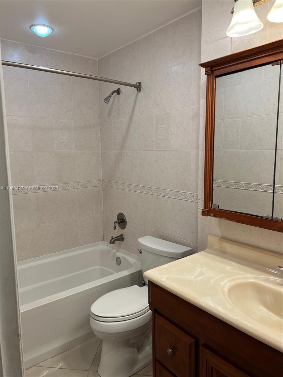344 Southwest 1st Street, Unit 6 Pompano Beach, FL 33060 - Photo 7 of 11 a bathroom with a sink a toilet and a bathtub