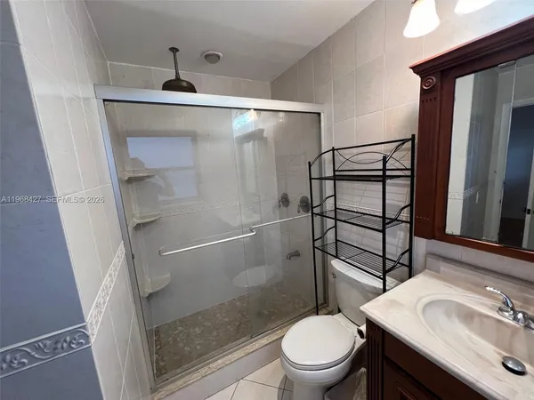 a view of a livingroom with a ceiling fan