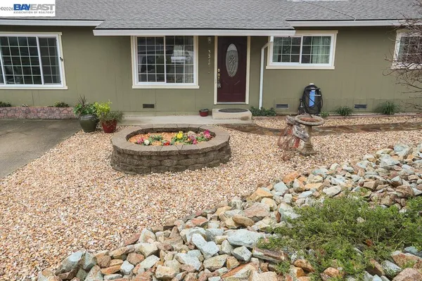 $310,000 | 3345 Oakwood Place, Redding, CA 96001