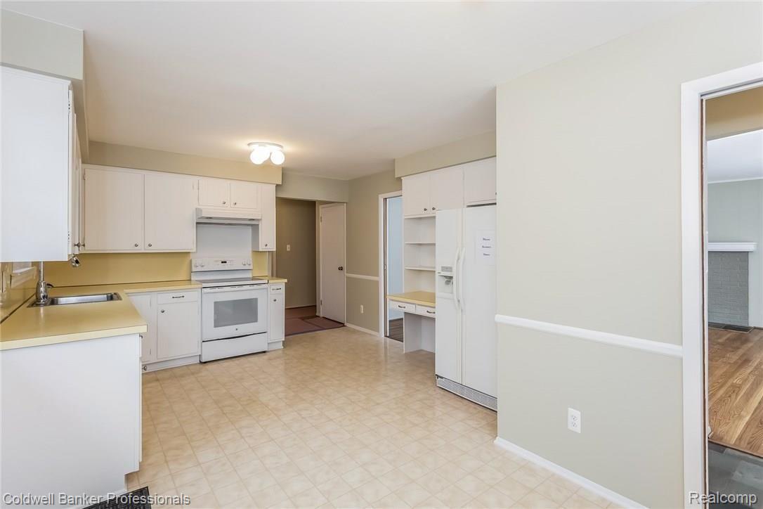 560 South Cranbrook Road Bloomfield Hills, MI 48301 - Photo 5 of 23 560 S Cranbrook Breakfast Rm.jpg