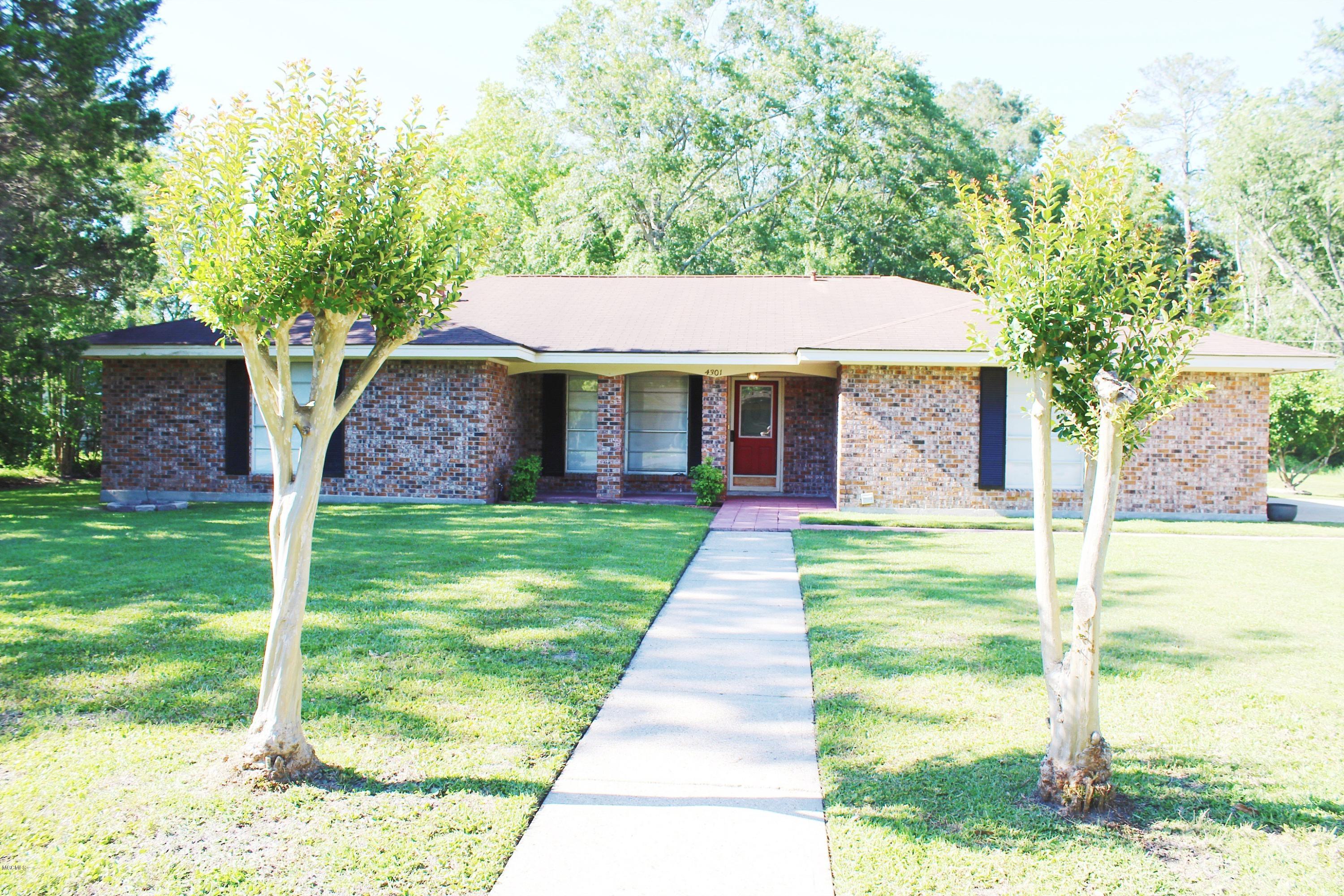 4301 Rabby Street Moss Point, MS 39563 - Photo 4 of 20 IMG_6071