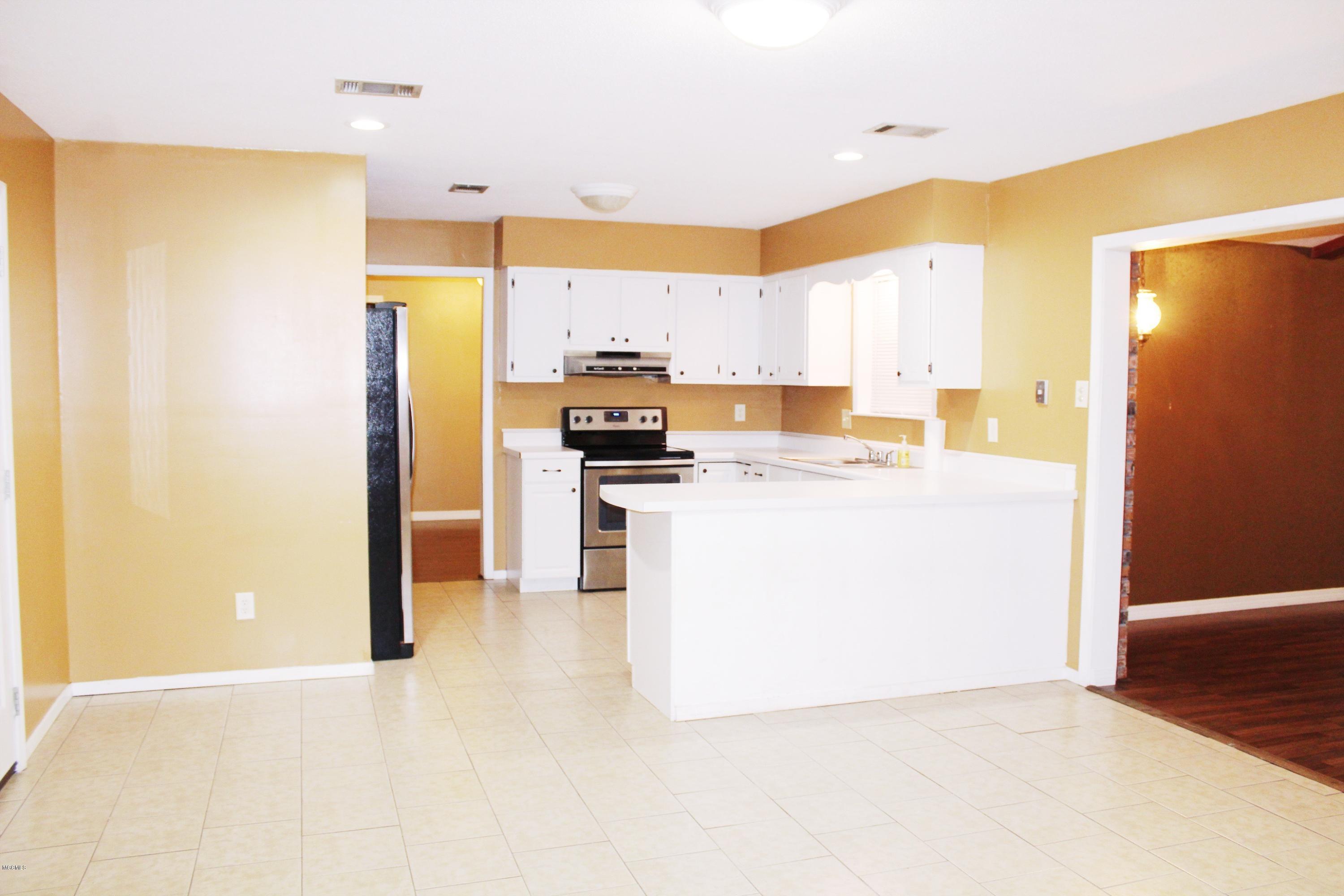 4301 Rabby Street Moss Point, MS 39563 - Photo 6 of 20 IMG_6078