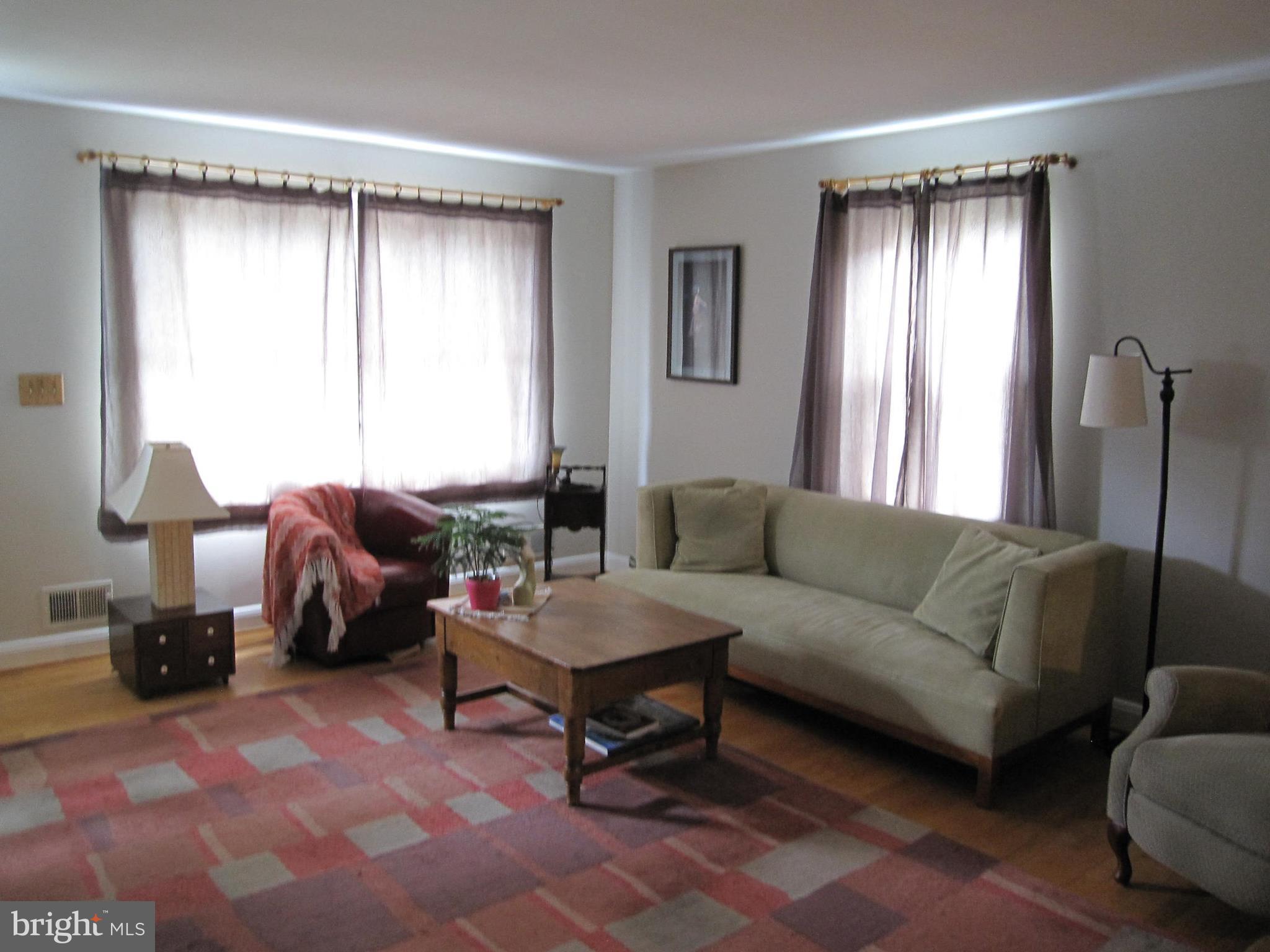 164 Stanmore Road Baltimore, MD 21212 - Photo 3 of 25 Living Room