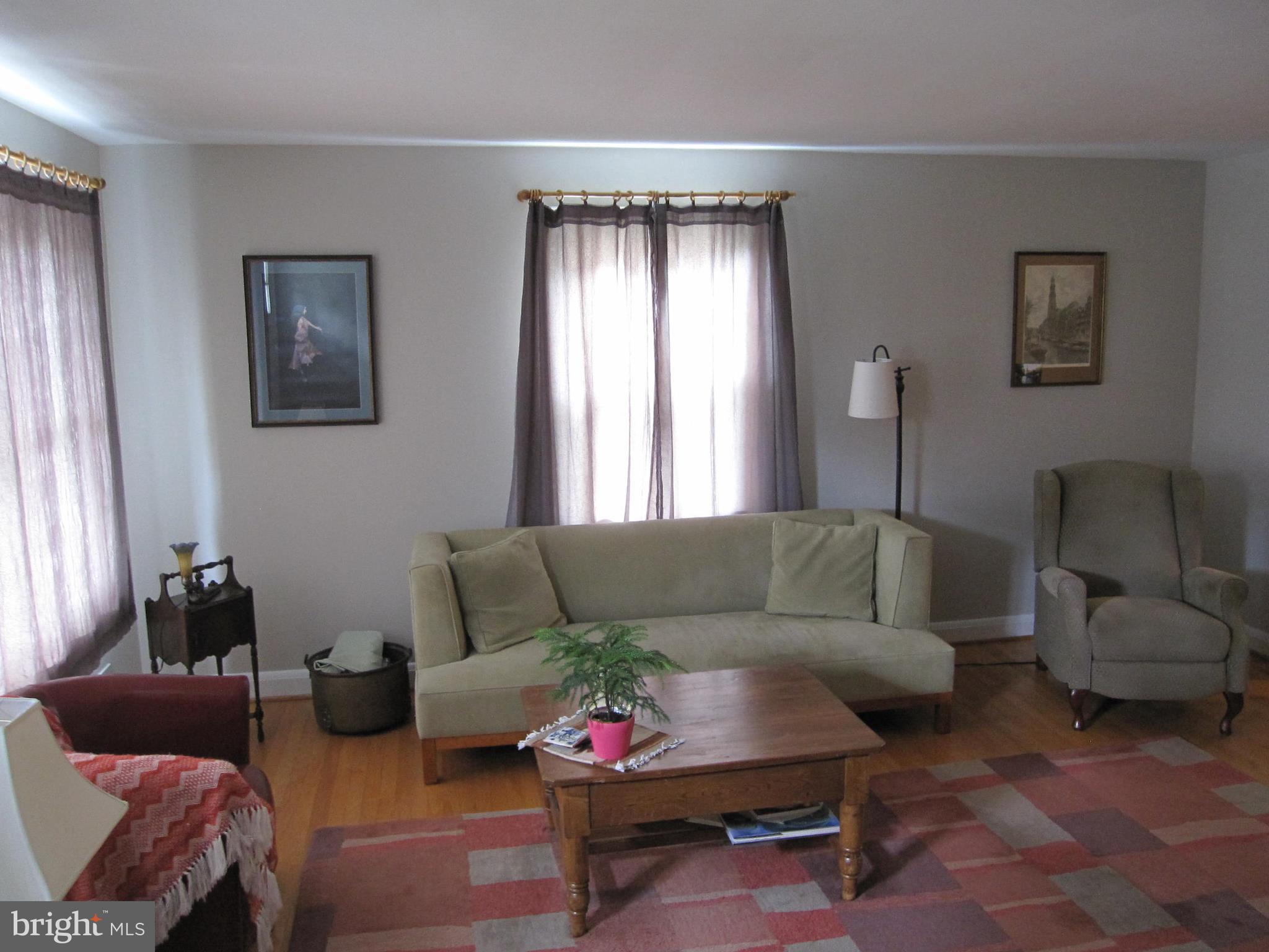 164 Stanmore Road Baltimore, MD 21212 - Photo 4 of 25 Living Room