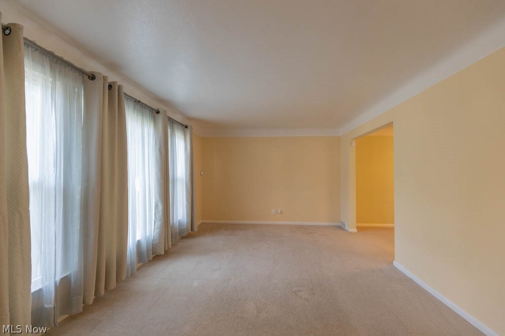4030 Corwin Road Cleveland, OH 44121 - Photo 2 of 23 Living Room