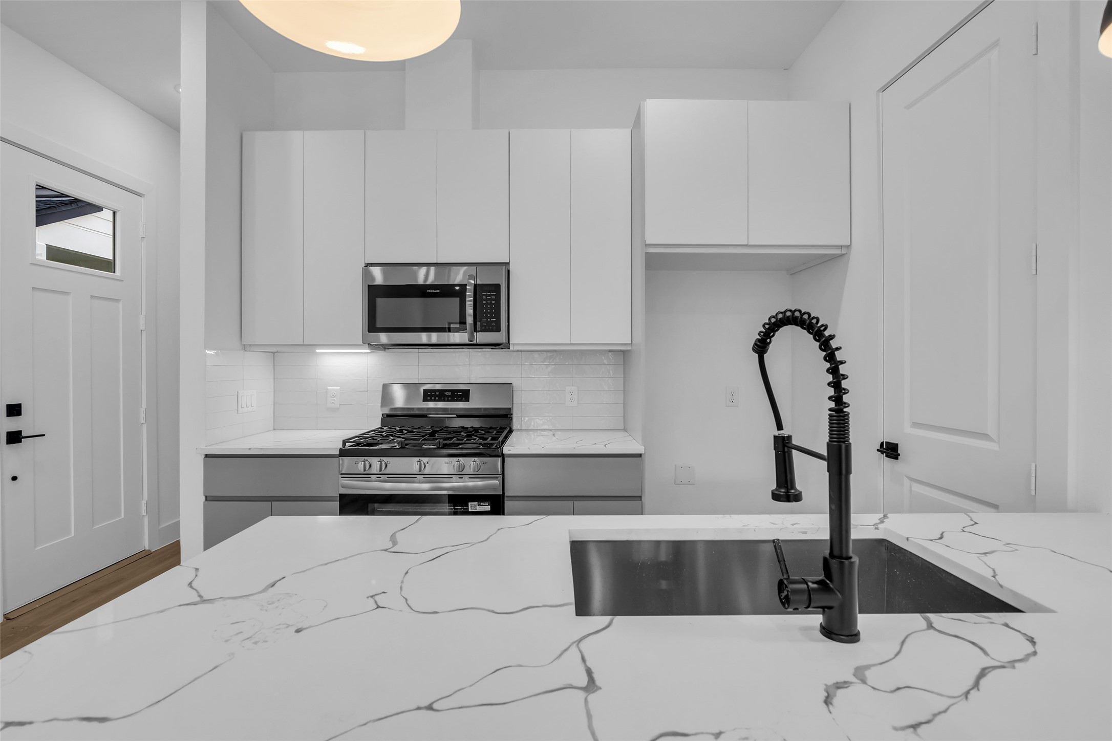 1506 Griffin Street Houston, TX 77009 - Photo 7 of 38