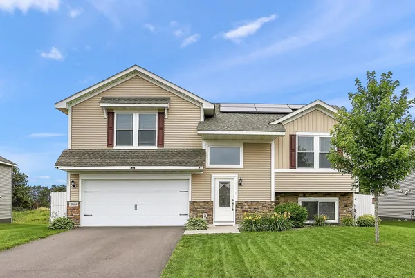 $360,000 | 39604 Fallbrook Avenue, North Branch, MN 55056