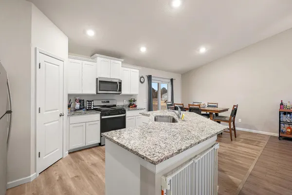 $360,000 | 39604 Fallbrook Avenue, North Branch, MN 55056