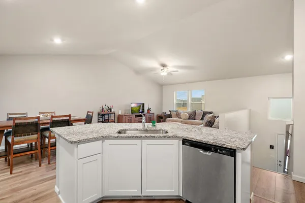 $360,000 | 39604 Fallbrook Avenue, North Branch, MN 55056