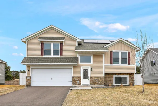 $360,000 | 39604 Fallbrook Avenue, North Branch, MN 55056