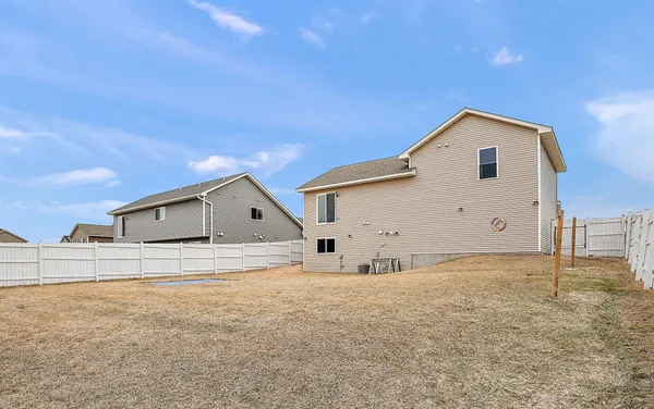 $360,000 | 39604 Fallbrook Avenue, North Branch, MN 55056