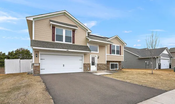 $360,000 | 39604 Fallbrook Avenue, North Branch, MN 55056