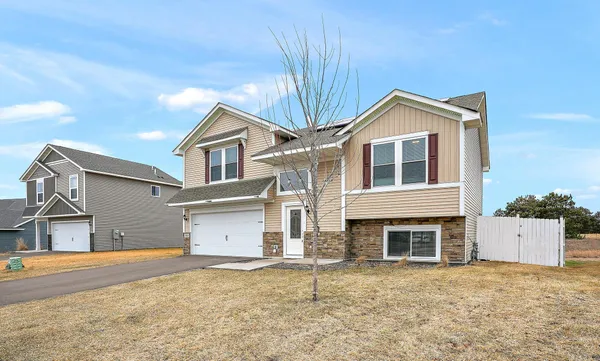 $360,000 | 39604 Fallbrook Avenue, North Branch, MN 55056