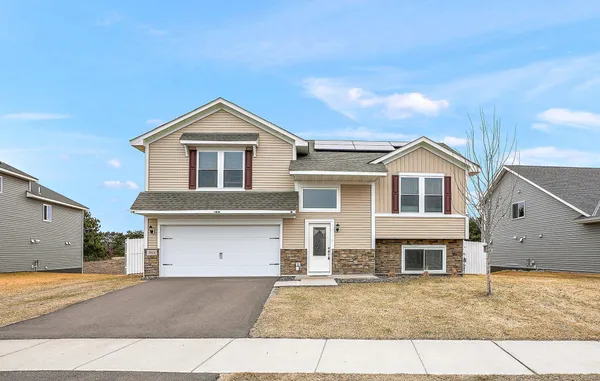 $360,000 | 39604 Fallbrook Avenue, North Branch, MN 55056