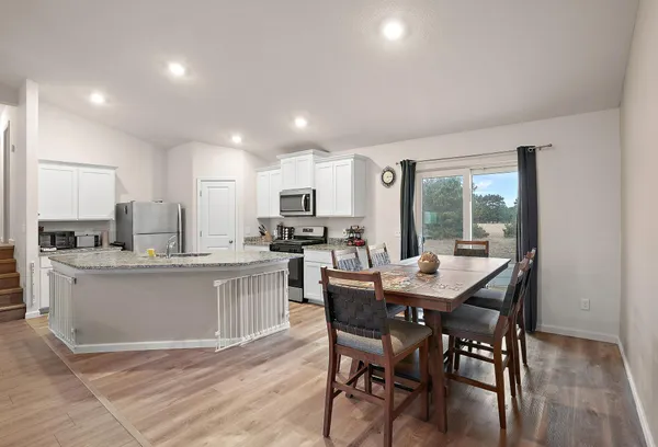 $360,000 | 39604 Fallbrook Avenue, North Branch, MN 55056