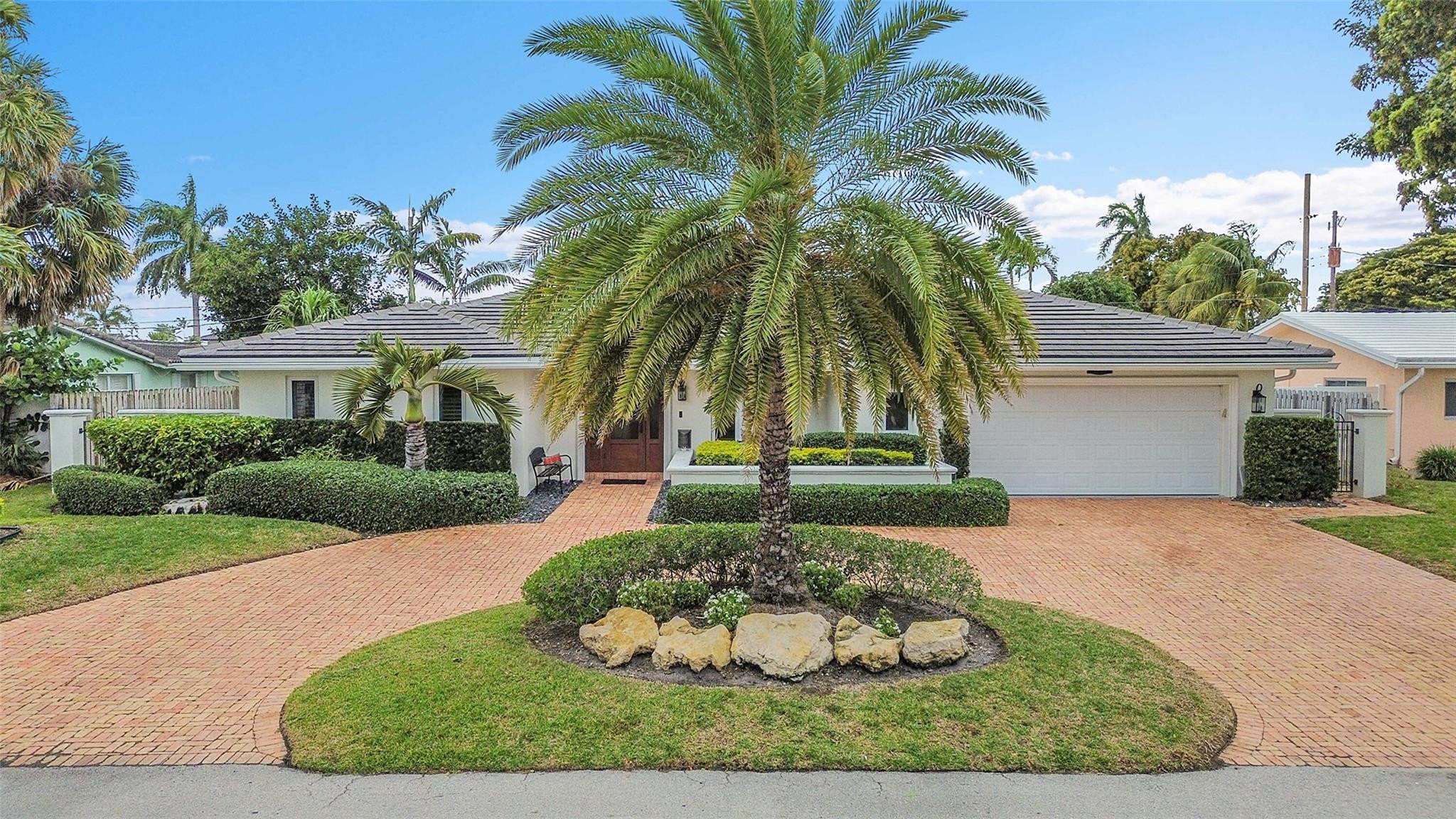 4221 Northeast 26th Avenue Lighthouse Point, FL 33064 - Photo 1 of 59 Tropical single-family home.