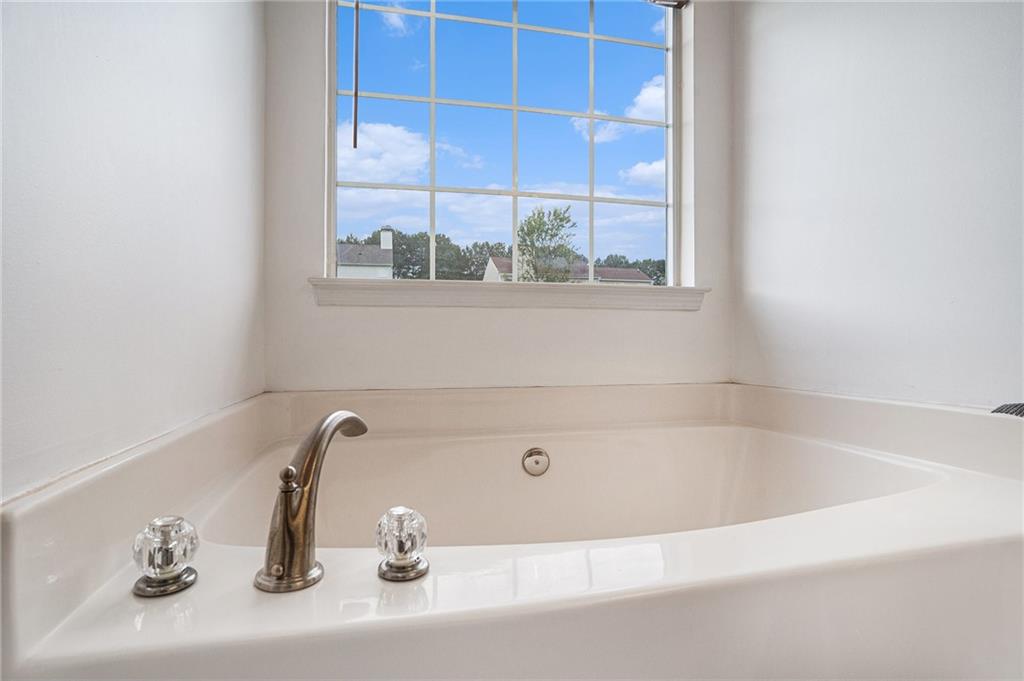 10897 Paladin Drive Hampton, GA 30228 - Photo 21 of 32 a bathroom with a bathtub