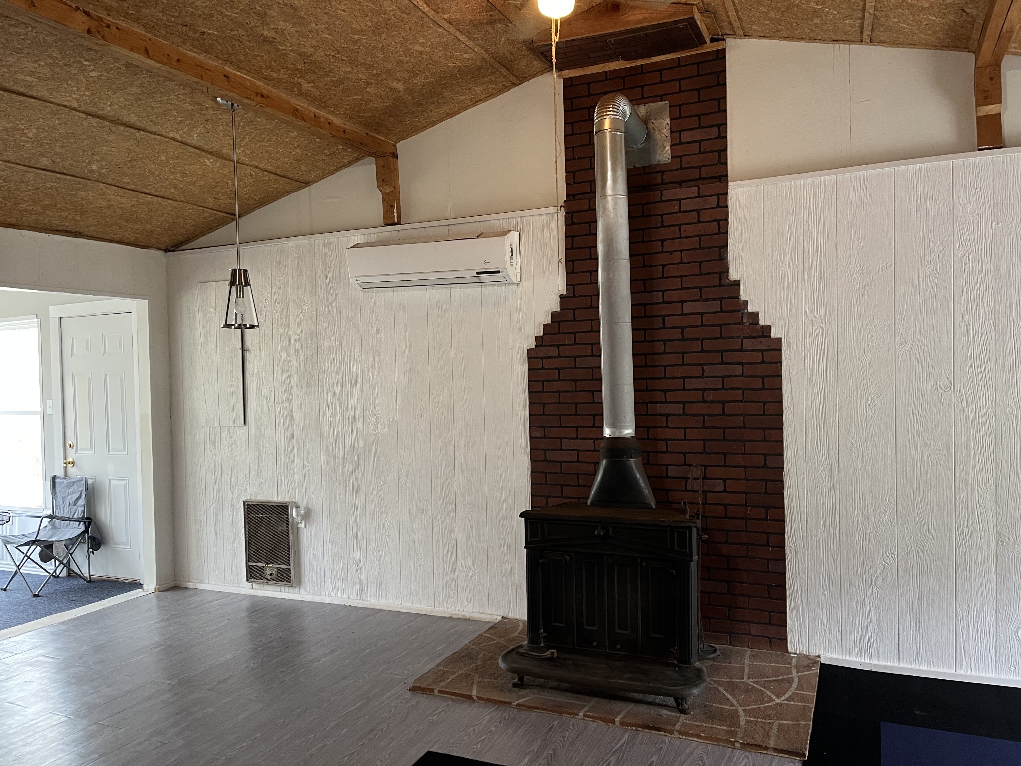 829 Highway 399 Palmer, TN 37365 - Photo 10 of 18 a view of entryway with wooden floor